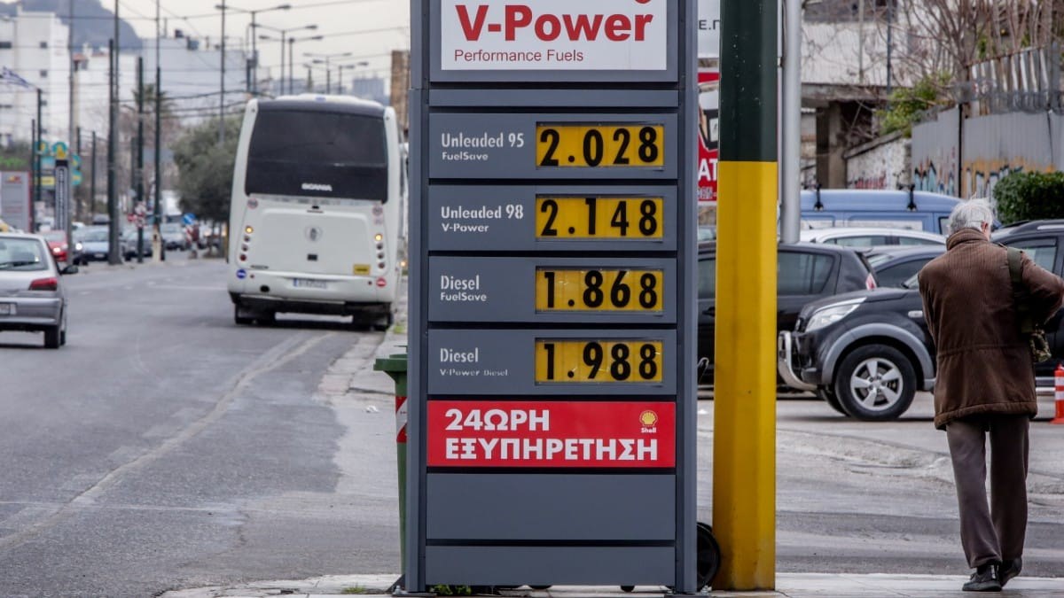 «Φωτιά» τα καύσιμα με βενζίνη και πετρέλαιο κίνησης στην ίδια τιμή – Ανησυχητική άνοδος στο πετρέλαιο θέρμανσης