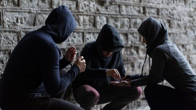Παιδεία στο έλεος της αλητείας: Τρόμος στα Πανεπιστήμια και έξαρση βίας στα σχολεία – Ανατριχιάζουν οι λεπτομέρειες για τις συμμορίες με ανενόχλητη δράση