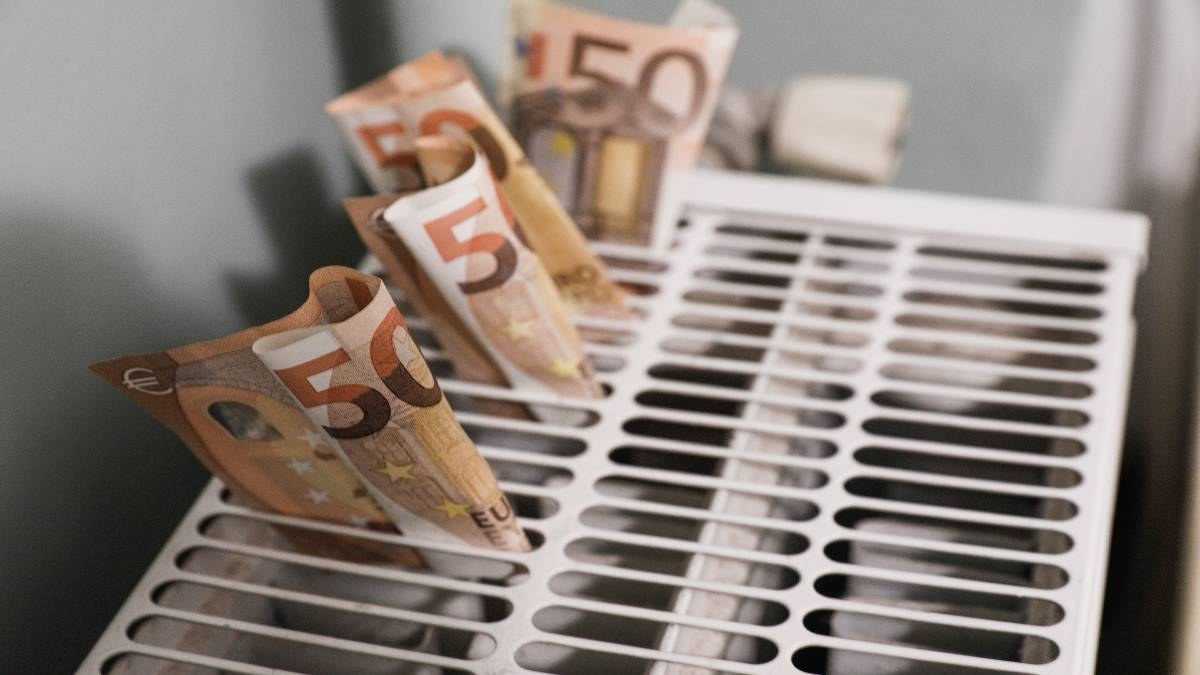 Τέλος από σήμερα 1/10 η επιδότηση στο πετρέλαιο κίνησης: Η σκυτάλη στο… πετρέλαιο θέρμανσης, πώς αλλάζουν οι τιμές (video)