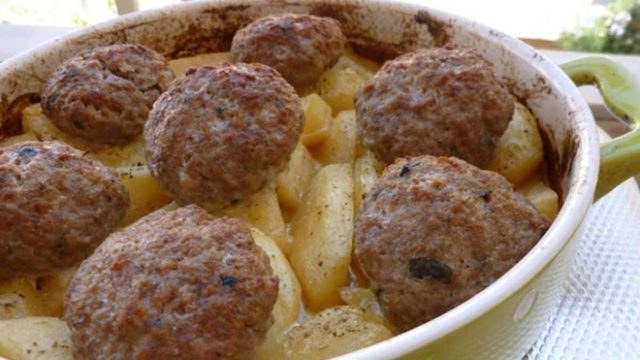 Αλάνθαστο κόλπο! Αυτό είναι το τρικ για να μην σας διαλύονται τα μπιφτέκια κατα το ψήσιμο