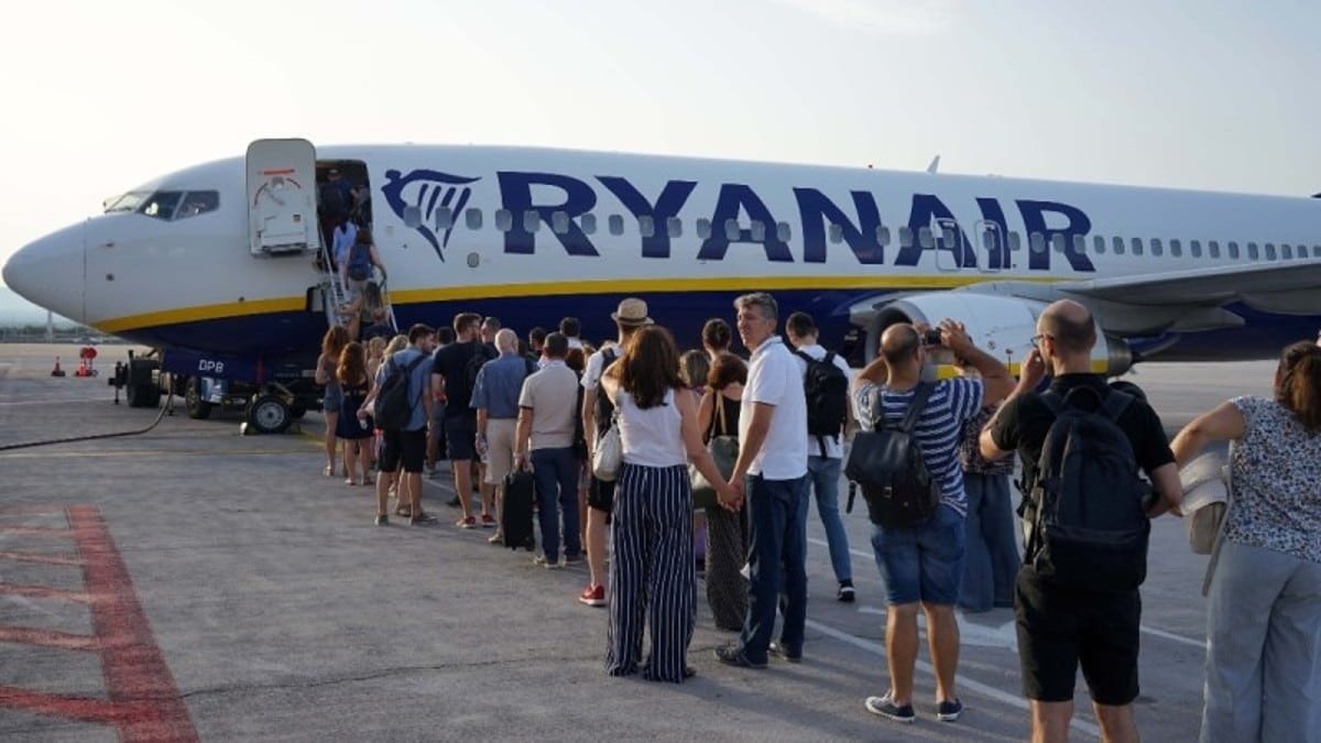 «Ελεύθερη πτώση» από Ryanair – Έσκασαν εισιτήρια για εξωτερικό από 13 ευρώ – Αναλυτικά οι πτήσεις