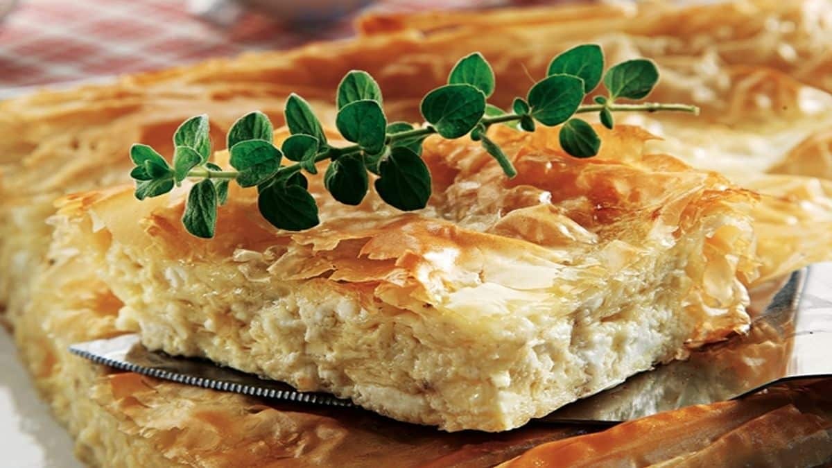 Ρουμελιώτικη αυγοτυρόπιτα με φέτα και άλλα 5 υλικά έτοιμη σε 30′