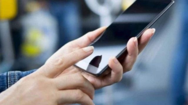 Τηλεφωνική απάτη σε κινητά: Μην απαντήσετε ποτέ σ’ αυτόν τον αριθμό – Σας χρεώνει πάνω από 100 ευρώ
