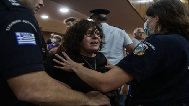 Δίκη Χρυσής Αυγής: «Είδα τον Παύλο πεσμένο, χτυπημένο, στην αγκαλιά της Χρύσας! Μου είπε ότι τον μαχαίρωσαν» – Σοκαριστική κατέθεσε φίλου του (Video)