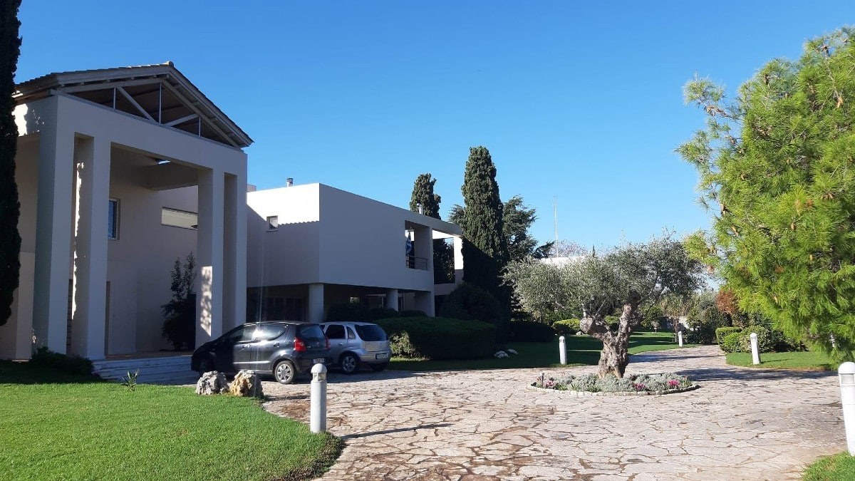 Κιβωτός του Κόσμου – Δομή Καλαμάτας: Χειροπέδες στην υπεύθυνη για οπλοκατοχή