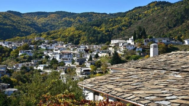 Το χωριό της Ορεινής Αρκαδίας με την Αιγαιοπελαγίτικη ομορφιά (Video)