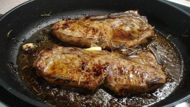 Μεγάλη προσοχή! Το λάθος που αλλάζει ριζικά τη γεύση της μπριζόλας