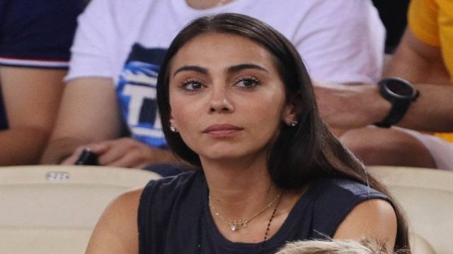 «Μου έπεσαν τα μαλλιά, παλεύω με τα δόντια και τα κιλά μου και έχω συνέχεια βήχα» – Αγωνία για την υγεία της Ολυμπίας Χοψονίδου