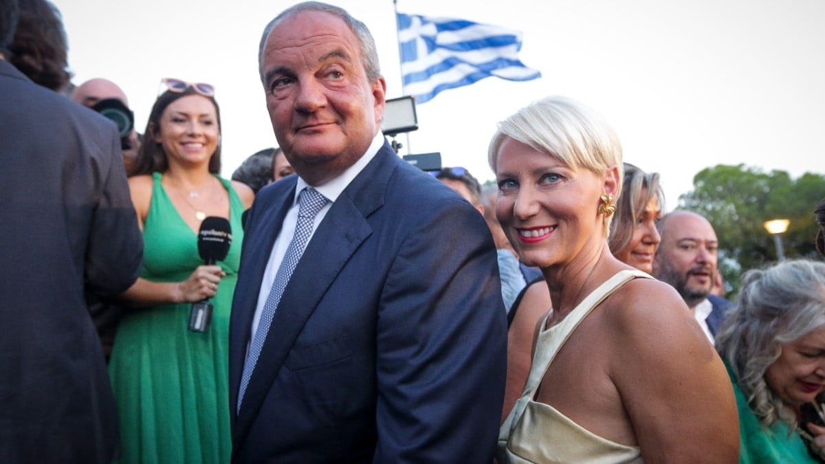 Κώστας Καραμανλής: Το άγνωστο παρασκήνιο της γνωριμίας του με τη Νατάσα Παζαΐτη – Ο πρώτος διάλογος και ο γάμος
