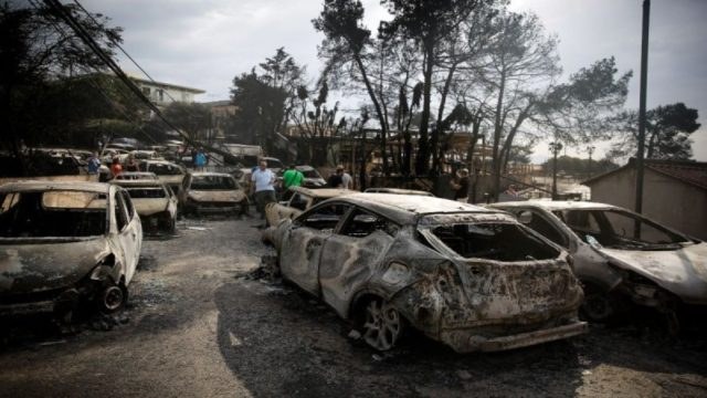 Δίκη για τη πυρκαγιά στο Μάτι: Ξέσπασαν οι συγγενείς των θυμάτων στους χειριστές ελικοπτέρων – «Που ήσασταν εκείνη την ημέρα;» (Video)