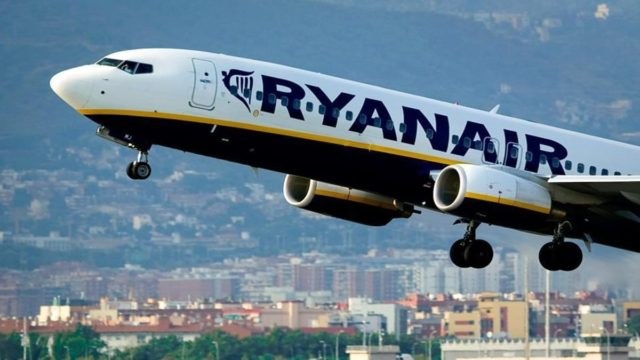 «Χαρίζει» τις φετινές γιορτές η Ryanair – Χριστουγεννιάτικη έκπληξη με 13 ευρώ!