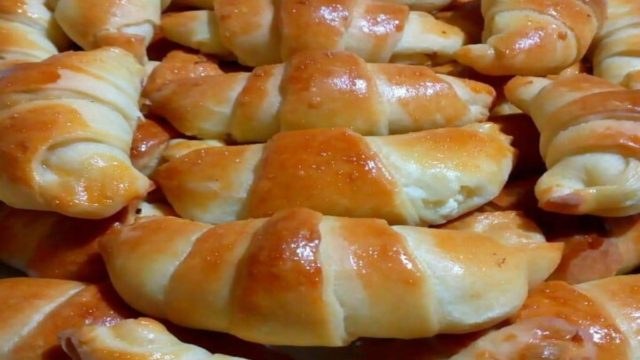 Αφράτα κρουασανάκια τυριών για να μην μείνει ποτέ νηστικό το παιδάκι σας στο σχολείο