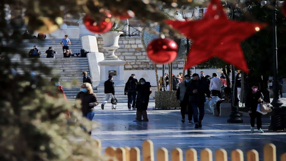 Η Αθήνα γεμίζει με λάμψη – Ο Δεκέμβριος ξεκινά με την φωταγώγηση του Χριστουγεννιάτικου Δέντρου στο Σύνταγμα