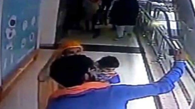 Έβγαζε selfie αγκαλιά με το 10 μηνών μωρό της – Αυτό που έγινε στη συνέχεια θα κάνει το αίμα σας να παγώσει!