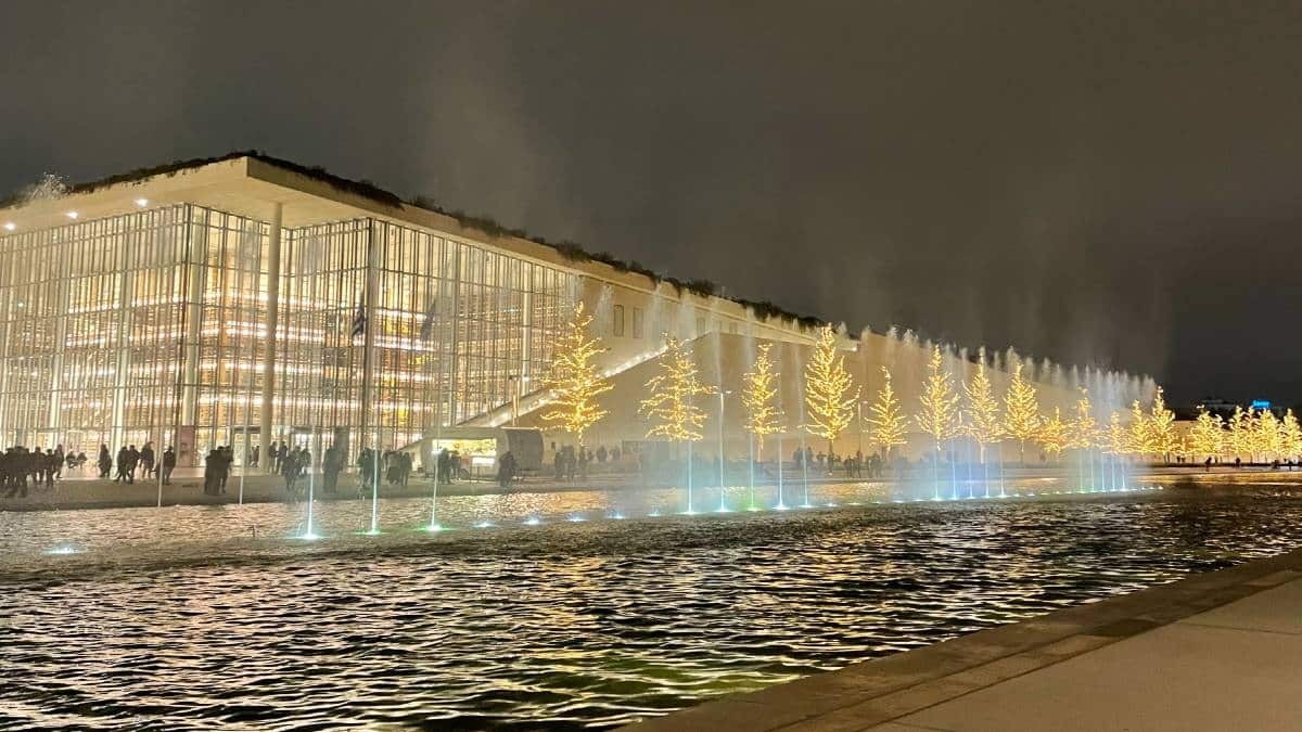 Χριστουγεννιάτικη βόλτα στο ΚΠΙΣΝ: Το στολισμένο τοπίο και το γιορτινό κλίμα