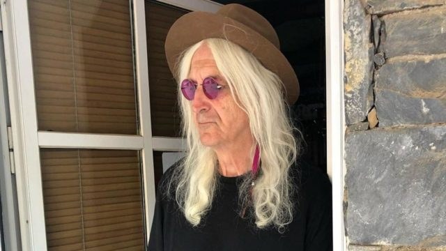 Κάγκελο οι δημοσιογράφοι με τον Καρβέλα: «Χώρισα με τον Νίκο γιατί είναι…»
