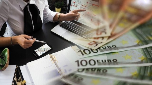 «Ανάσα» για επαγγελματίες και επιχειρήσεις: «Παγώνουν» τα επιτόκια για οφειλές προς ταμεία – Τι προβλέπει η νέα τροπολογία