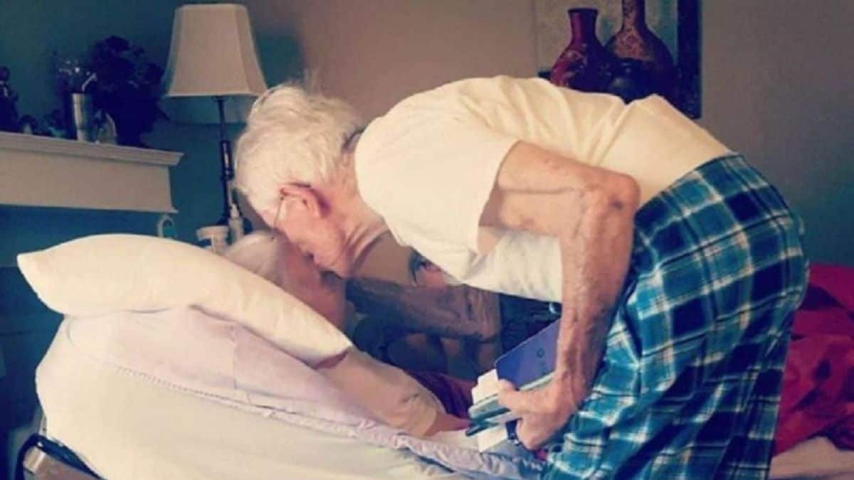 Η γιαγιά πέθανε ένα χρόνο πριν και ο παππούς της ψιθύρισε κάτι στο αυτί – Ένα χρόνο μετά συμβαίνει μια ανατριχιαστική σύμπτωση