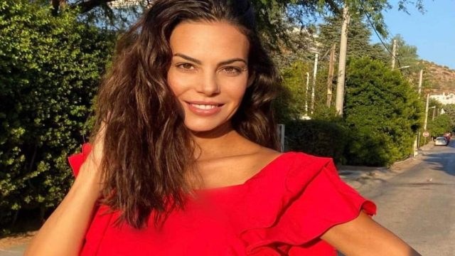 «Δεν ψωνίζω από τη λαϊκή, έχω πάει μόνο μια φορά στη ζωή μου!» –  Σνομπισμός από Εύη Βατίδου