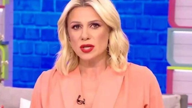 “Συνεχίζω να φέρομαι σαν να είναι…” – Μίλησε ανοιχτά η Κατερίνα Καραβάτου