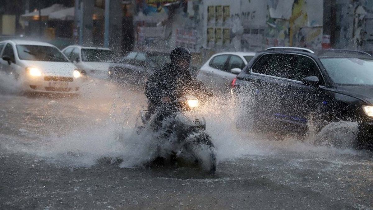 Καιρός 27/1: Συνεχίζονται καταιγίδες και χιονοπτώσεις – Που εξασθενούν τα φαινόμενα και που εντείνονται; Σε αυτές τις περιοχές θα παραμείνουν κλειστά τα σχολεία – “Κόκκινος” συναγερμός από Τάσο Αρνιακό, Γιάνη Καλλιάνο και Σάκη Αρναούτογλου