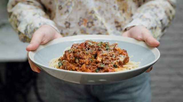 Μακαρόνια όπως δεν τα έχετε ξαναφάει: Vegan μπολονέζ με φανταστικό κιμά από φακές
