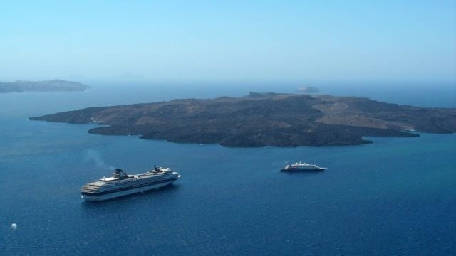 Συναγερμός για το ηφαίστειο της Σαντορίνης: Εντοπίστηκε μαγματικός θάλαμος 3 χιλιομέτρων – Οι πιθανότητες έκρηξης