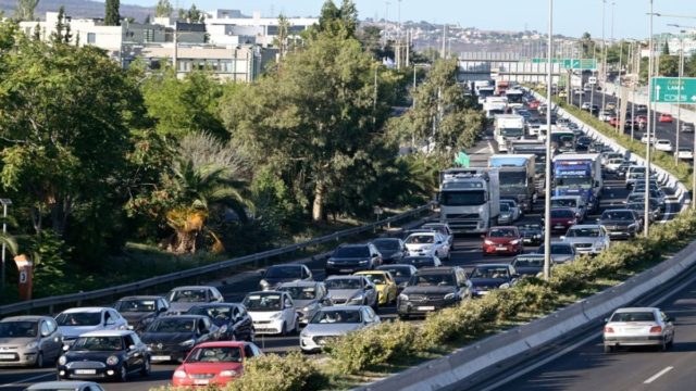Καραμπόλα έξι οχημάτων στην ΕΟ Αθηνών – Λαμίας – Αυξημένη η κίνηση!