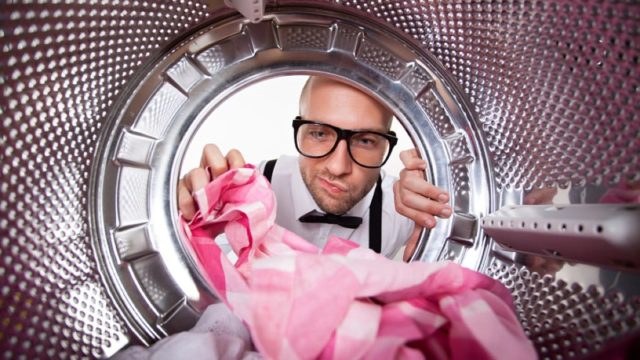 «Φάρμακο» για τα ρούχα: Το καθαριστικό θαύμα του Σπύρου Σούλη για το πλυντήριο!