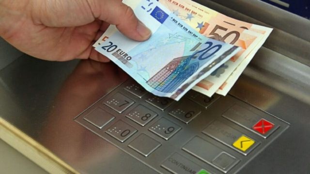 Επίδομα «μισθός» κάθε μήνα – Ποιοι το χάνουν και πώς θα δίνεται