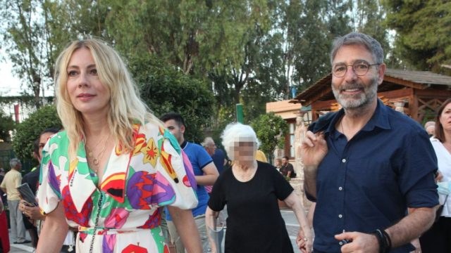 Κόλαφος ο Θοδωρής Αθερίδης: «Με τη Σμαράγδα Καρύδη συζούμε, αλλά…»