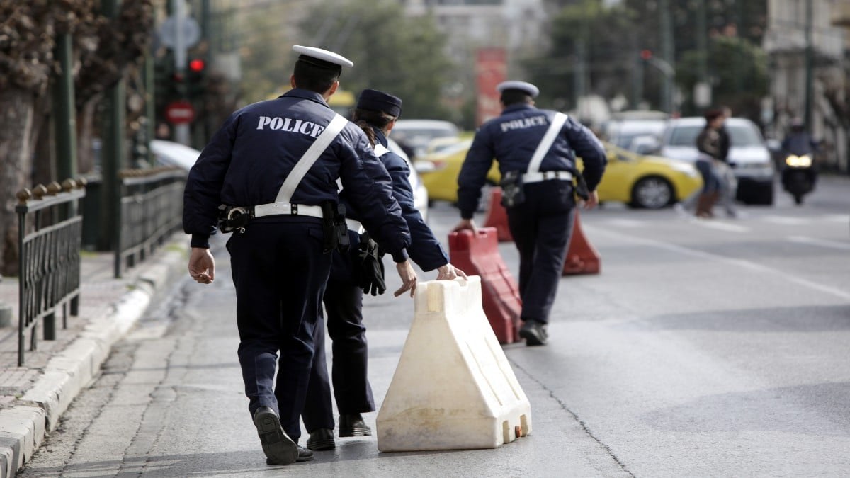 25η Μαρτίου: Κυκλοφοριακές ρυθμίσεις για μαθητική και στρατιωτική παρέλαση! Ποιοι δρόμοι θα κλείσουν – Τι ισχύει για σήμερα Παρασκευή (24/3) και αύριο Σάββατο (25/3)