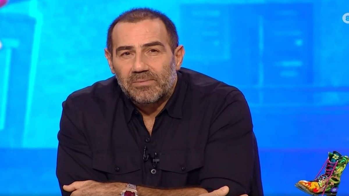 «Άκου λοιπόν γελοίε τυπάκο…» – Σφοδρή επίθεση στον Αντώνη Κανάκη