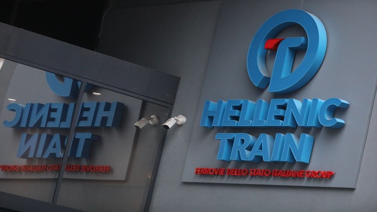 «Εμφανίστηκε» η Hellenic Train: Ανακοίνωσε δρομολόγια με λεωφορεία αντί τρένων για… ορισμένες διαδρομές