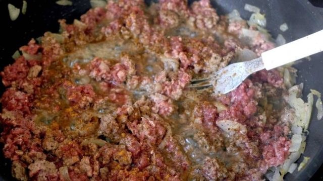 Για να μην πάει χαμένος: 4 εύκολες συνταγές για εκμεταλλευτείτε σωστά τον κιμά που ξέμεινε από τα μακαρόνια