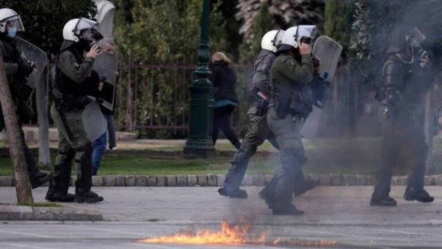 Συναγερμός στο Γουδή:  Επίθεση με μολότοφ στην έδρα των ΜΑΤ
