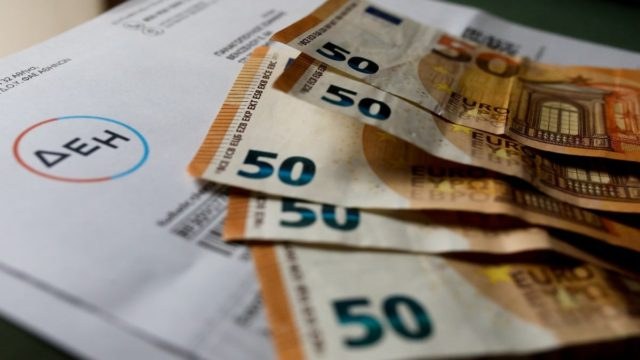 «Βόμβα» για ηλεκτρικό ρεύμα: Νέα μείωση κατά 15% στα τιμολόγια της ΔΕΗ τον Απρίλιο