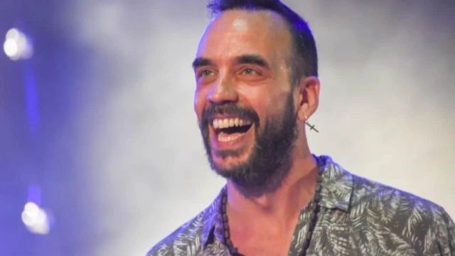 Γαμπρός ο Πάνος Μουζουράκης – Παντρεύεται την εκλεκτή της καρδιάς του στην Αίγινα (video)