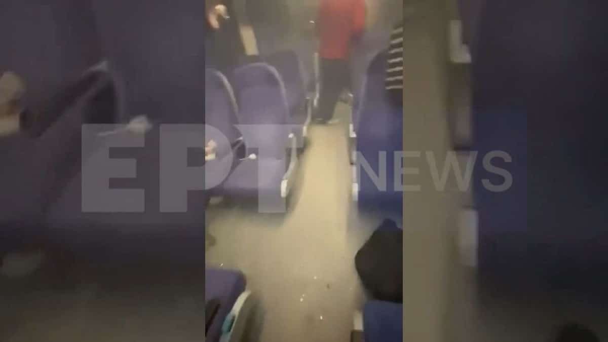 Σύγκρουση τρένων στα Τέμπη: Ανατριχιαστικές εικόνες! Στο εσωτερικό των βαγονιών λίγο μετά από το σιδηροδρομικό δυστύχημα (Video)