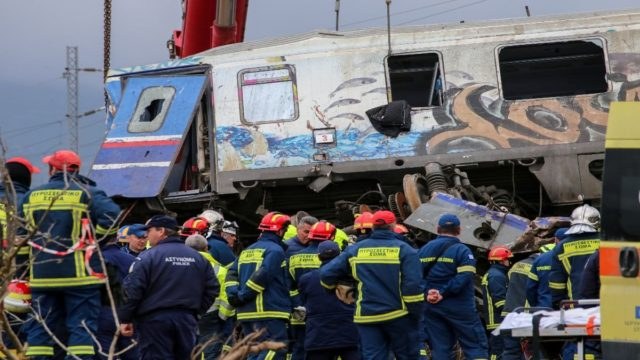 Τραγωδία στα Τέμπη: Φρίκη από γιατρό στη Λάρισα – Γονείς μου είπαν «φιλήσαμε τον γιο μας, του είπαμε να μας πάρει τηλέφωνο και αυτό ήταν»