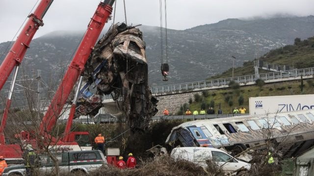 Έγκλημα στα Τέμπη: Δύο φιάλες υγραερίου στο σημείο του δυστυχήματος – Η «αμαρτωλή» σύμβαση του ΟΣΕ για το σύστημα τηλεδιοίκησης