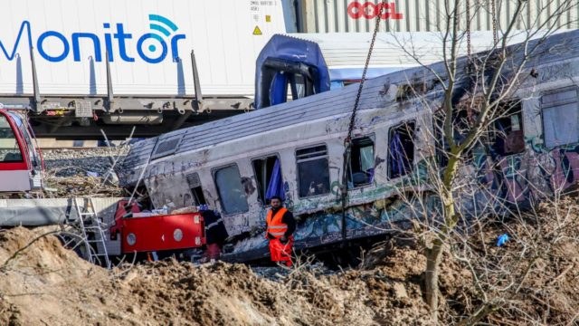 Τέμπη: Ομόφωνη απόφαση για τον μόνιμο σταθμάρχη – Ελεύθερος με περιοριστικούς όρους και καταβολή 15.000 ευρώ (video)