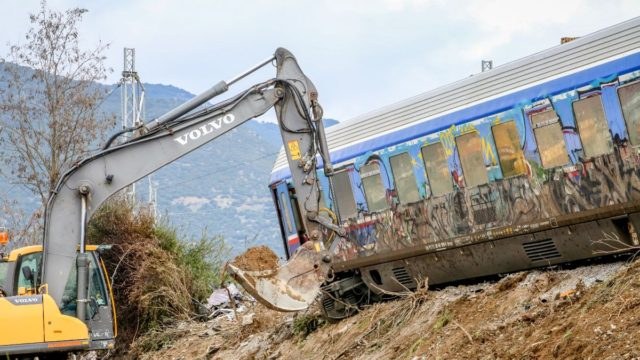 Τέμπη: Δύο φορές ελλιπές τηλεγράφημα έστειλε ο σταθμάρχης στο Intercity – Ρωτούσε επίμονα την πορεία ο μηχανοδηγός