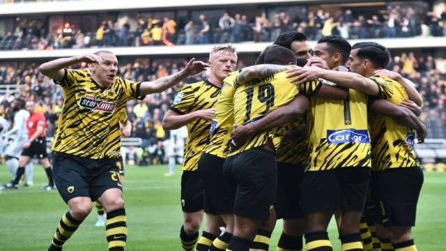 ΑΕΚ – Άρης (3-1): «Λυτρωτής» Τσούμπερ κράτησε με δύο γκολ την Ένωση στην κορυφή
