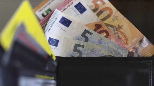 «Γκάζι» για εφάπαξ και συντάξεις από τον ΕΦΚΑ – Προσεχώς στα ΑΤΜ οι δικαιούχοι