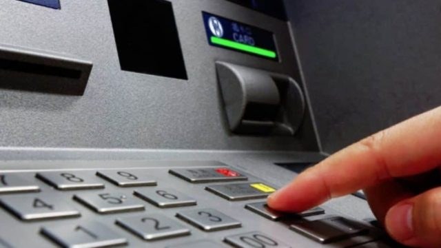 Περίτεχνη τραπεζική απάτη μέσω ΑΤΜ: Πως του “άρπαξαν” 600 ευρώ από τον λογαριασμό