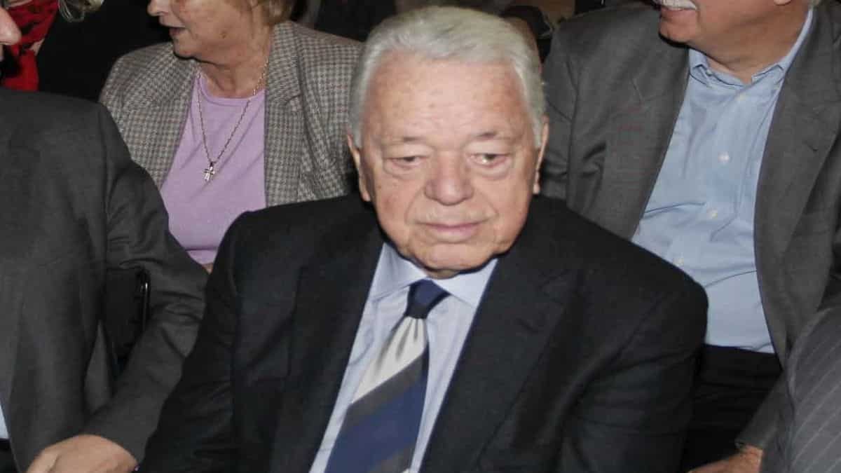«Την Παρασκευή είχε υποβληθεί σε χειρουργείο στο…»: Αυτή είναι η αιτία θανάτου του Γιώργου Μπόμπoλα!
