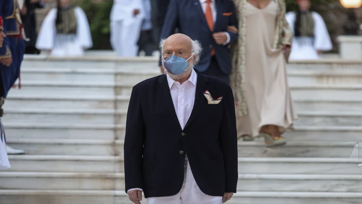Κρίσιμες ώρες για τον Διονύση Σαββόπουλο: Στο νοσοκομείο με κορωνοϊό – «Υπεράνθρωπες προσπάθειες για να τον κρατήσουν στη ζωή»