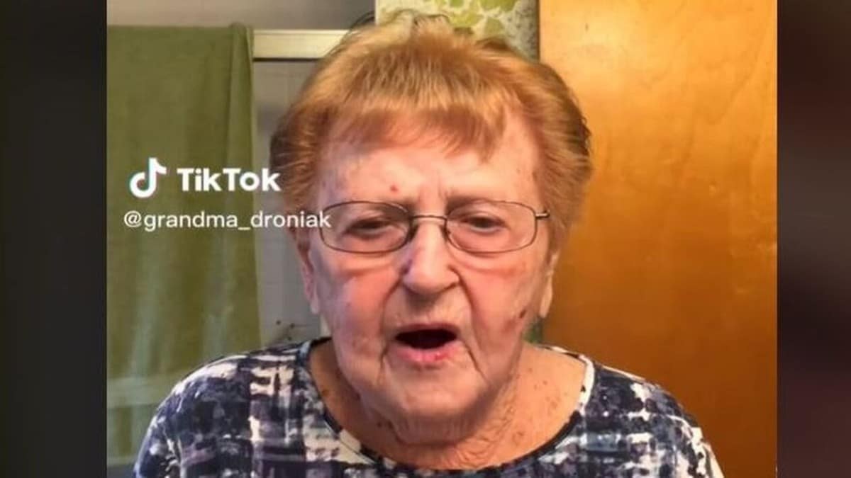 Viral γιαγιά «ρίχνει» το Tik Tok: Διαλέγει ρούχα και μακιγιάζ για την κηδεία της και προκαλεί ρίγη συγκίνησης!