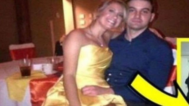 Μία εβδομάδα μετά τον θάνατο της γυναίκας του βρήκε αυτή τη φωτογραφία στο κινητό της – Εκεί πάγωσε… (photo)